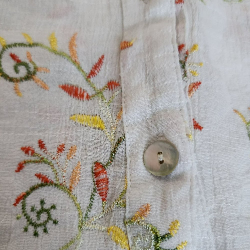 Figs and Flower Women's White Embroidered Floral Long Sleeve Blouse Size Small - Picture 11 of 14